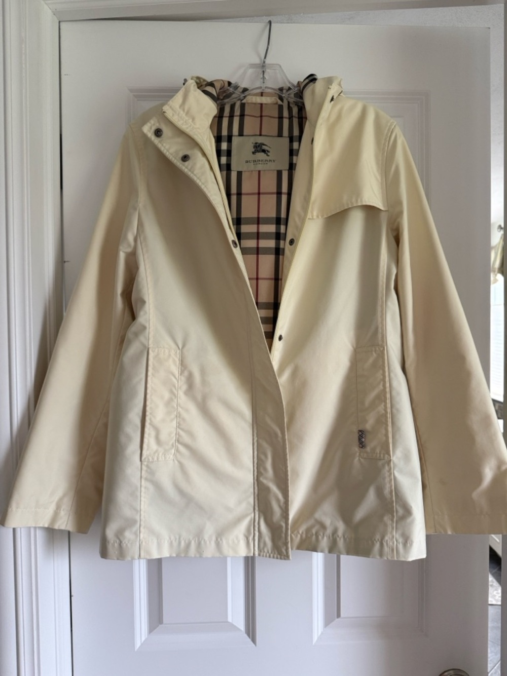 Perfect Condition Women’s Burberry Hooded Rain Jacket Size 8